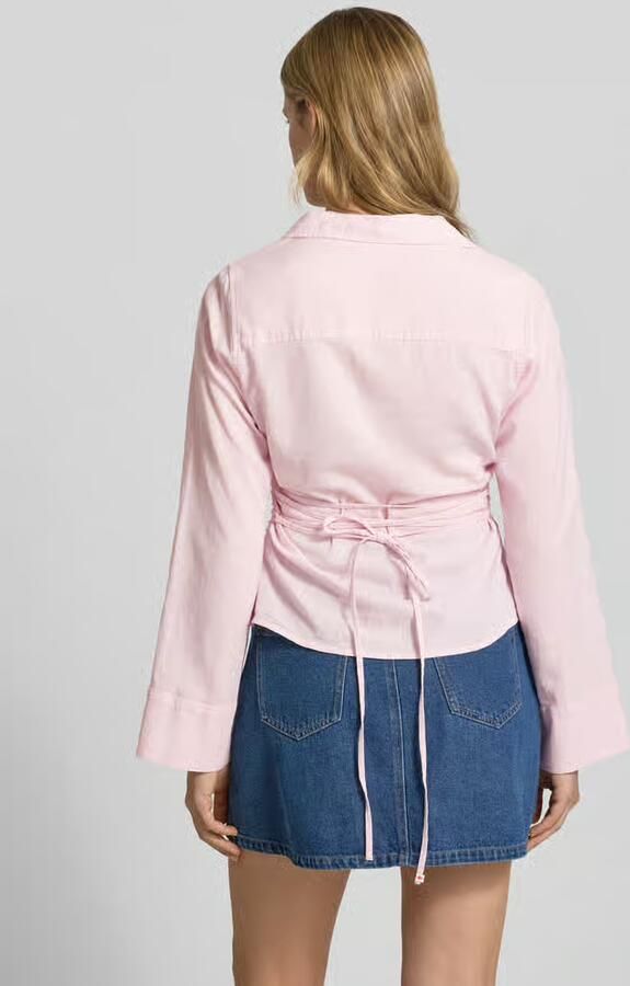Gina Tricot linnen blouse met strikceintuur en V-hals
