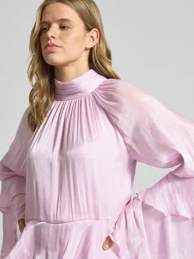 Gina Tricot mini-jurk in laagjeslook model 'Flowy frill'