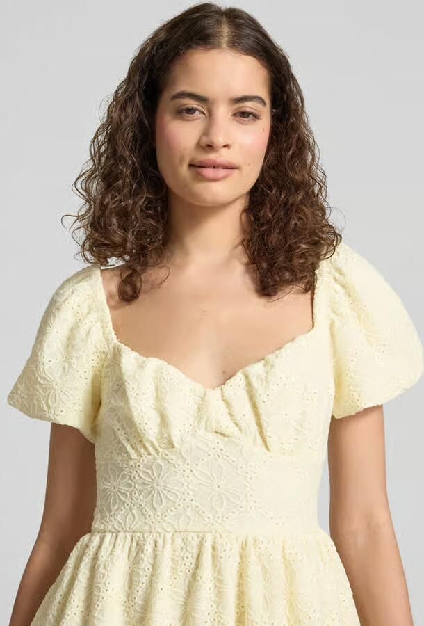 Gina Tricot mini-jurk met bloemige stitching met gaatjes