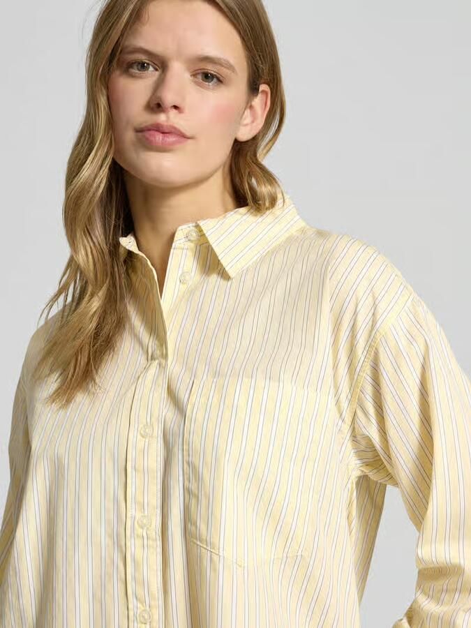 Gina Tricot Relaxed Fit overhemdblouse met borstzak model 'Poplin' - Foto 2
