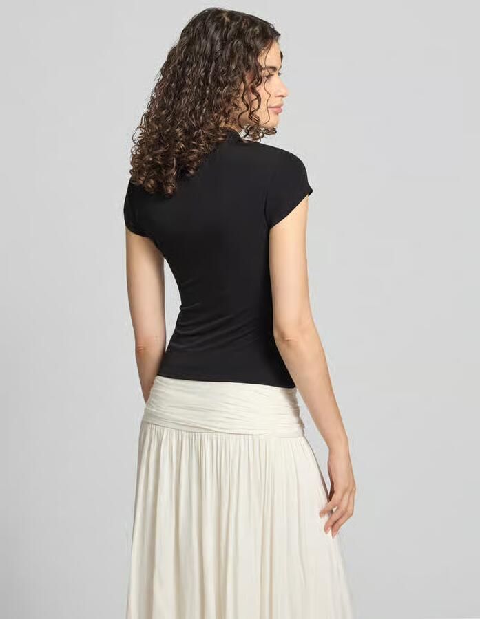 Gina Tricot slim fit T-shirt met cut-out - Foto 2