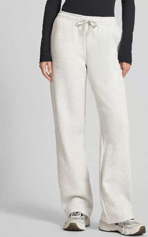 Gina Tricot wide fit sweatpants van katoenmix model 'Iconic' - Foto 2