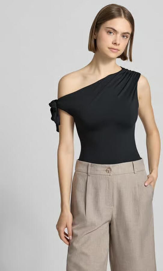 Gina Tricot T-shirt in one-shoulder look - Foto 2