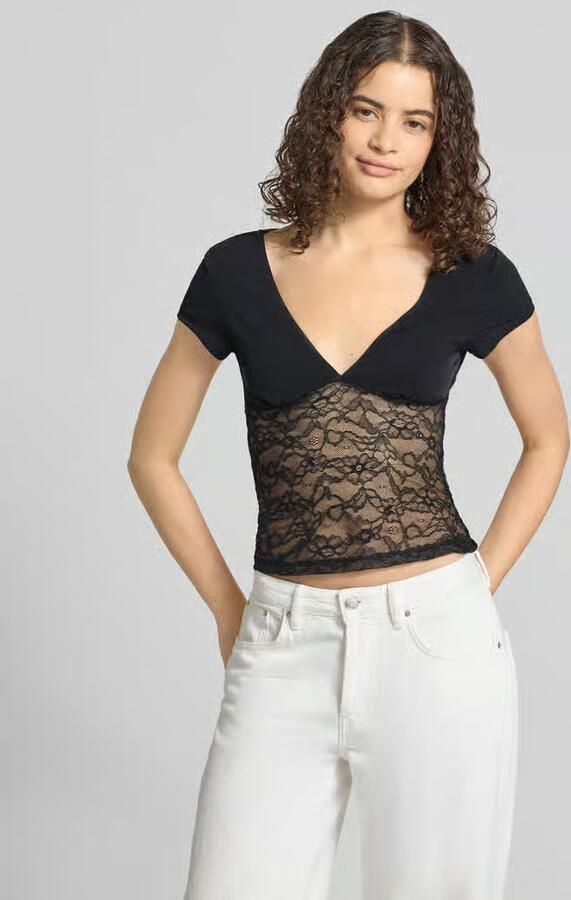 Gina Tricot T-shirt met V-hals en kant - Foto 2
