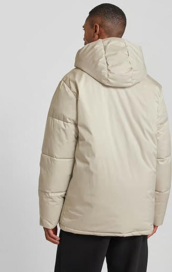 Guess Activewear Gewatteerd jack met labelpatch model 'FAWARIS'