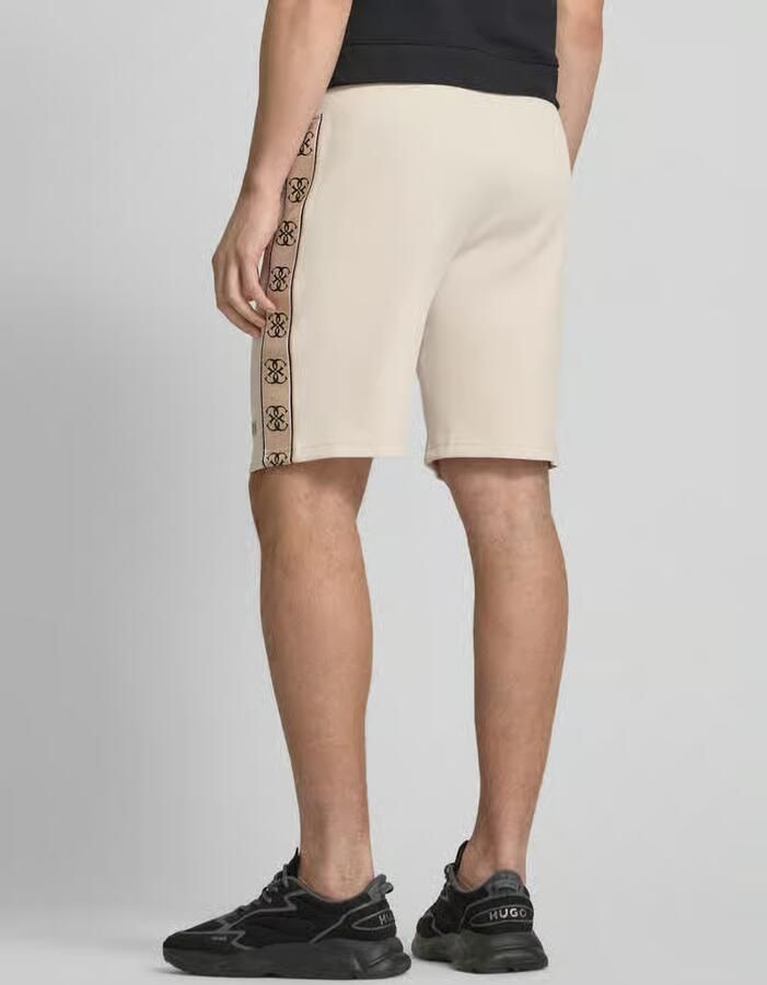 GUESS Activewear Regular fit sweatshorts met labelprint model 'MICKEY'