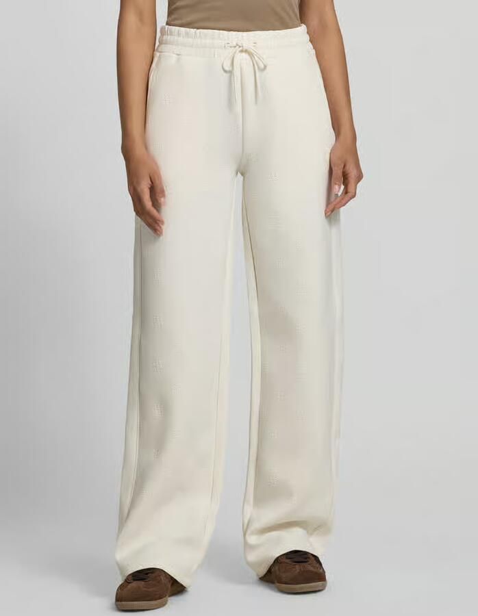 GUESS Activewear Wide fit sweatpants met all-over logoprint model 'Calista' - Foto 3