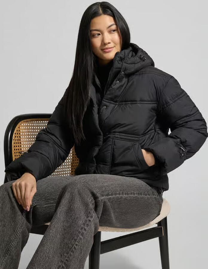 Guess Cropped fit gewatteerd jack met opgestikte zakken model 'Daisy'