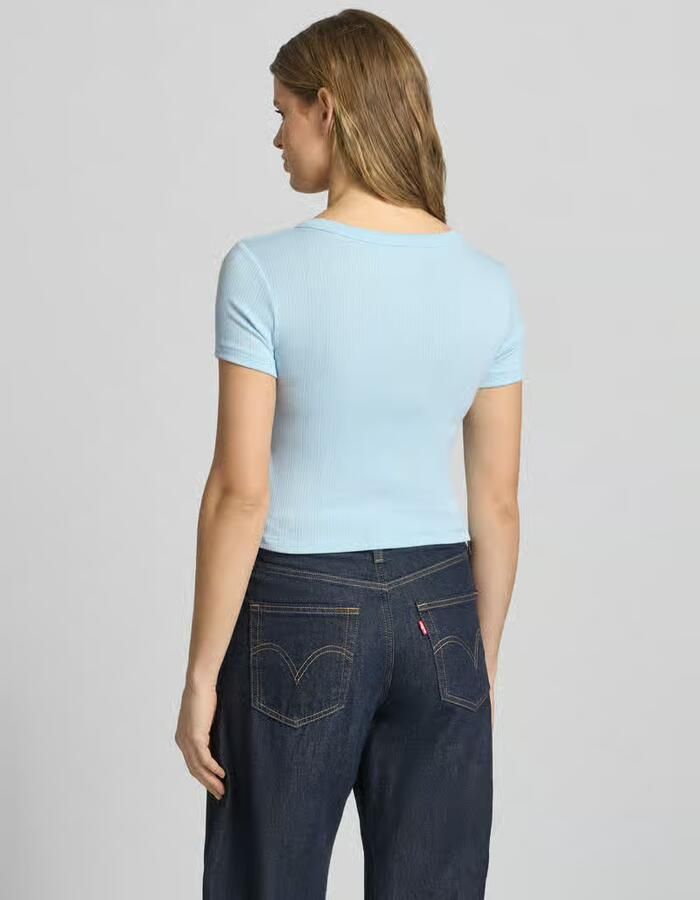 GUESS Jeans Kort T-shirt met V-hals en knoopsluiting