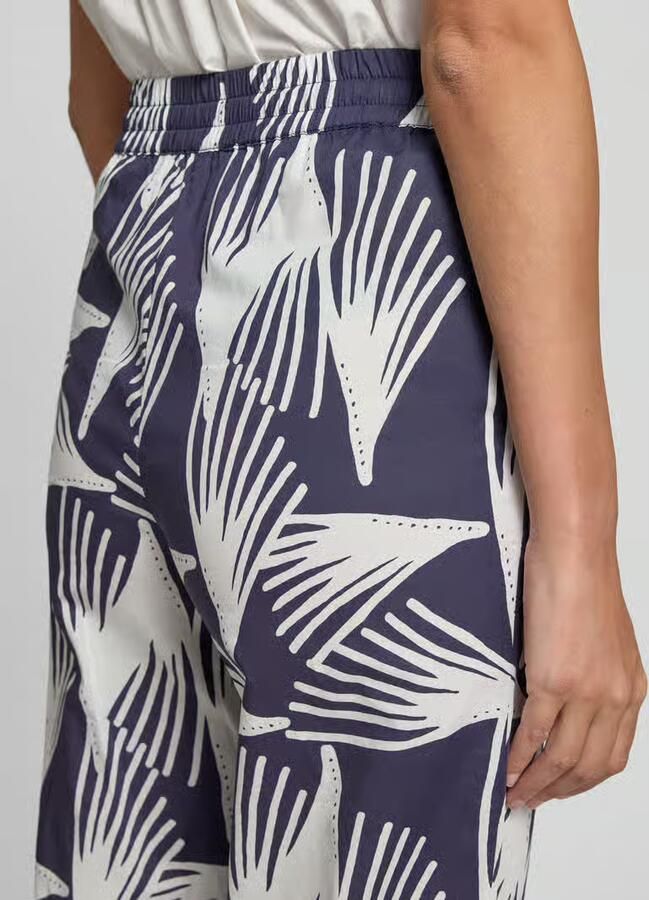 GUIDO MARIA KRETSCHMER WOMAN Wide fit stoffen broek met all-over bloemenprint model 'Lani'