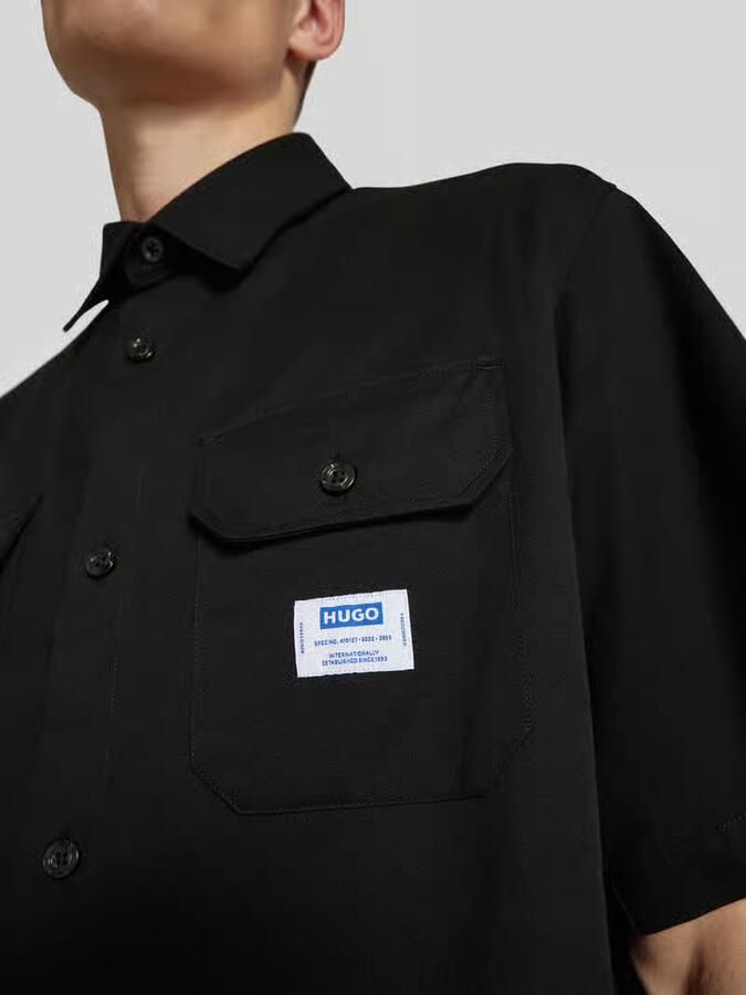OTTO HUGO Blue Overhemd met korte mouwen Ekyno met contrasterend logo-badge op de borst