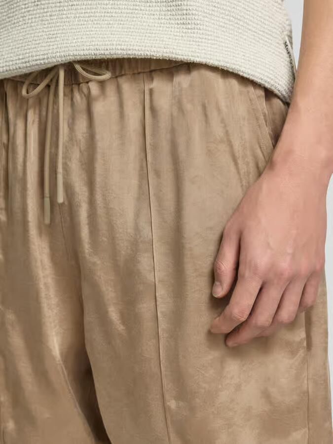 HUGO Korte regular fit broek met vaste persplooien model 'Ravis'