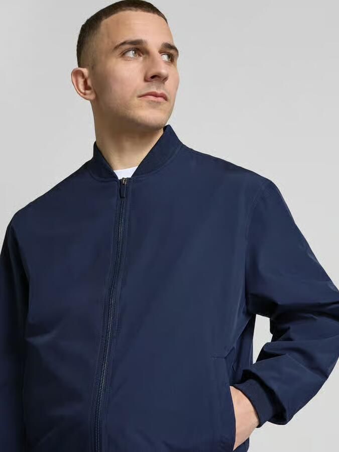 Jack & jones bomberjack met zijwaartse steekzakken model 'CHARGE'