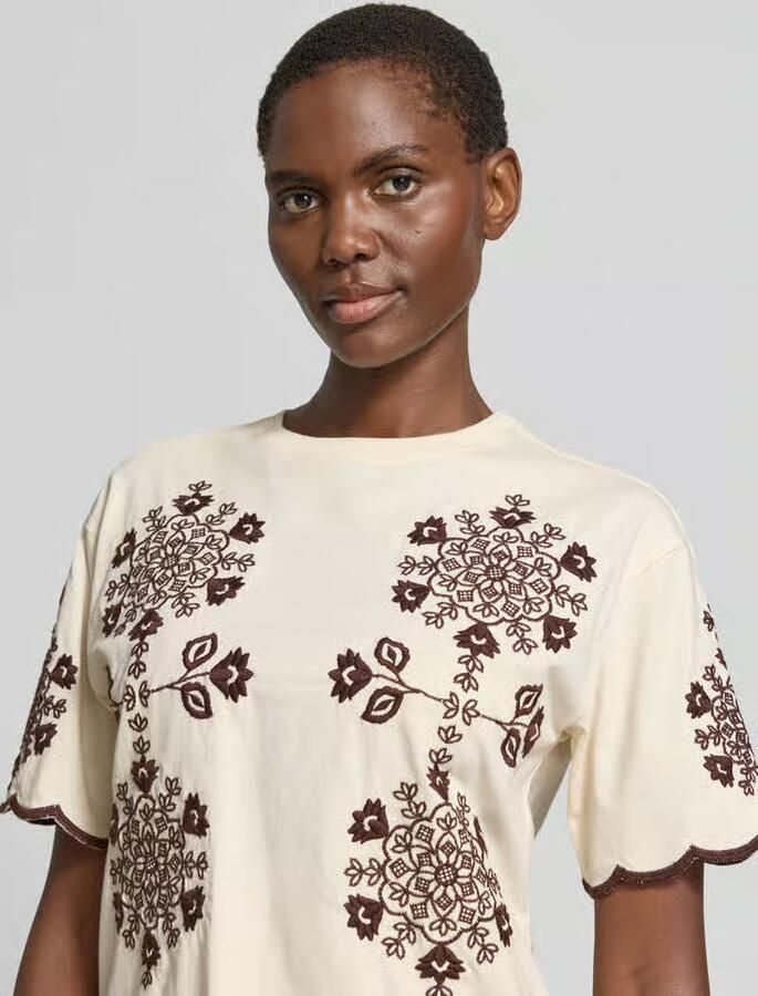 Jake*s Casual T-shirt met golvende zoom en motiefstitching
