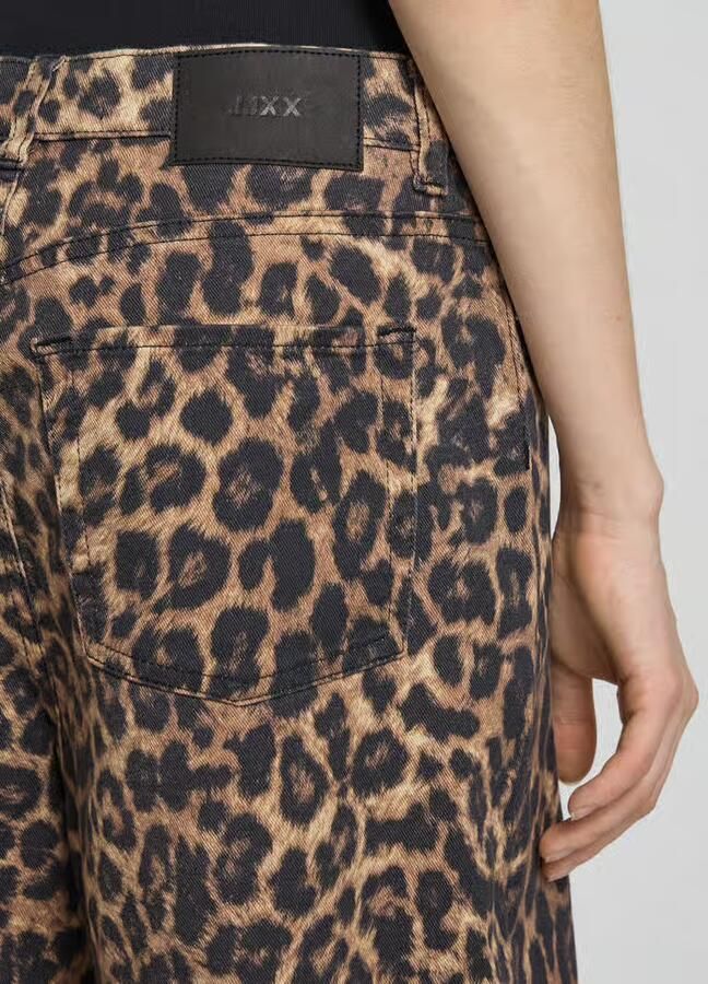JJXX Shorts in 5-pocketmodel model 'SARAH KYOTO'
