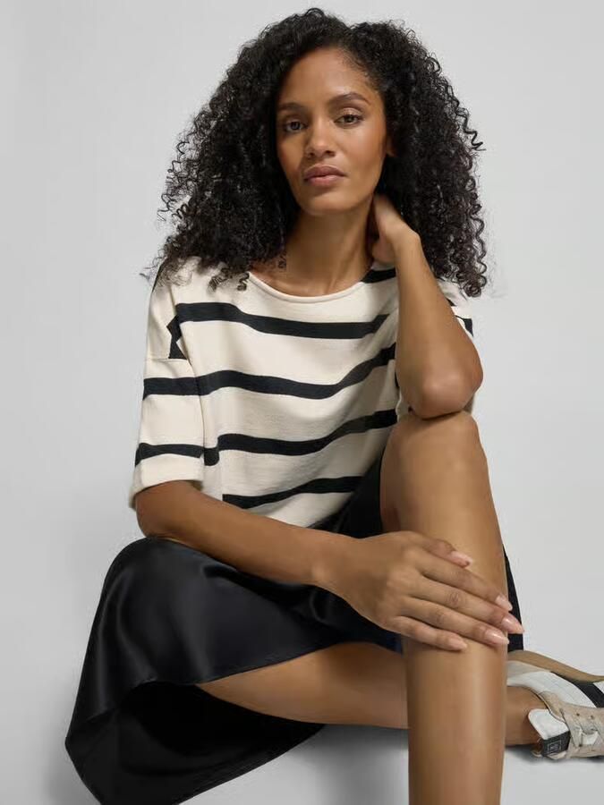 Juvia Relaxed fit T-shirt in design met halve mouwen