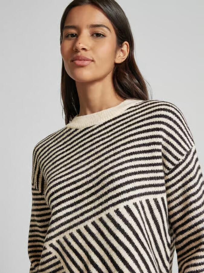 Kaffe Gebreide pullover met extra brede schouders model 'Averana' - Foto 2