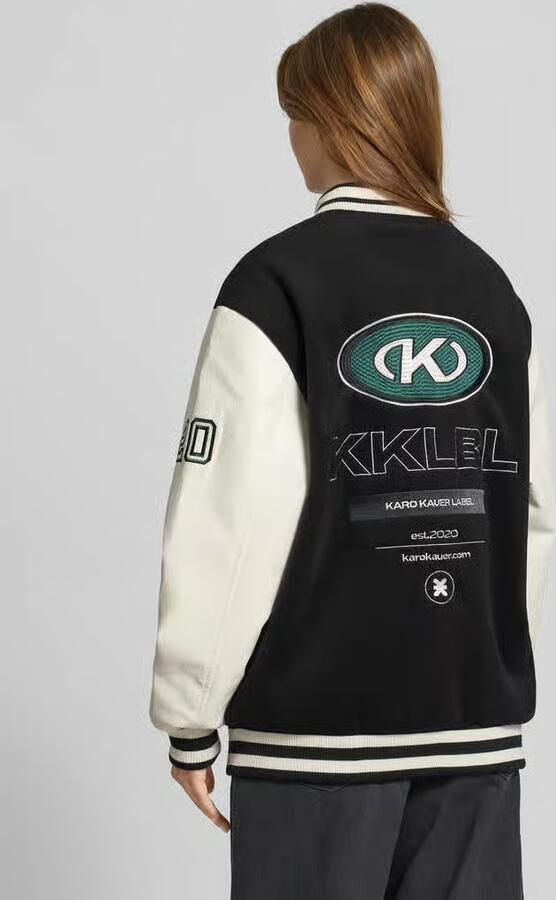 Karo Kauer Collegejack met label- en motiefstitchings