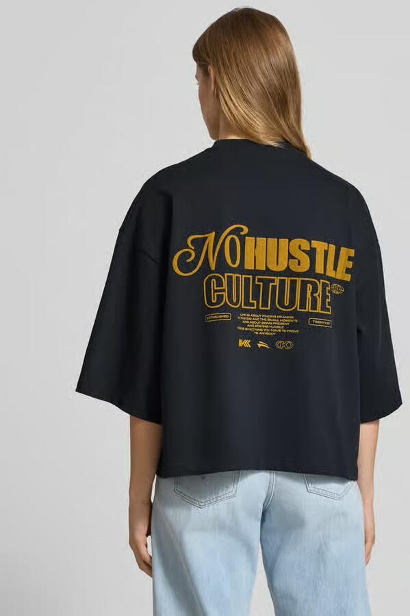 Karo Kauer Kort T-shirt met statementprint op de achterkant - Foto 3