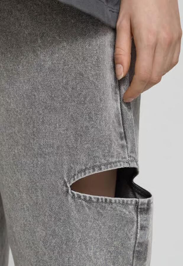 Karo Kauer mom fit jeans met cut-out