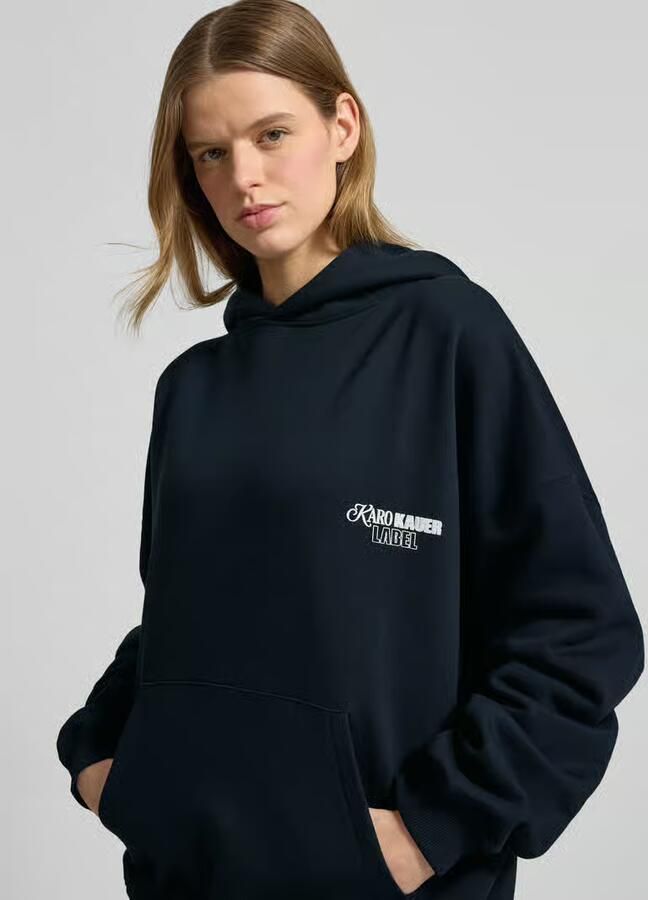 Karo Kauer Oversized hoodie met labelstitching model 'No Hustle'