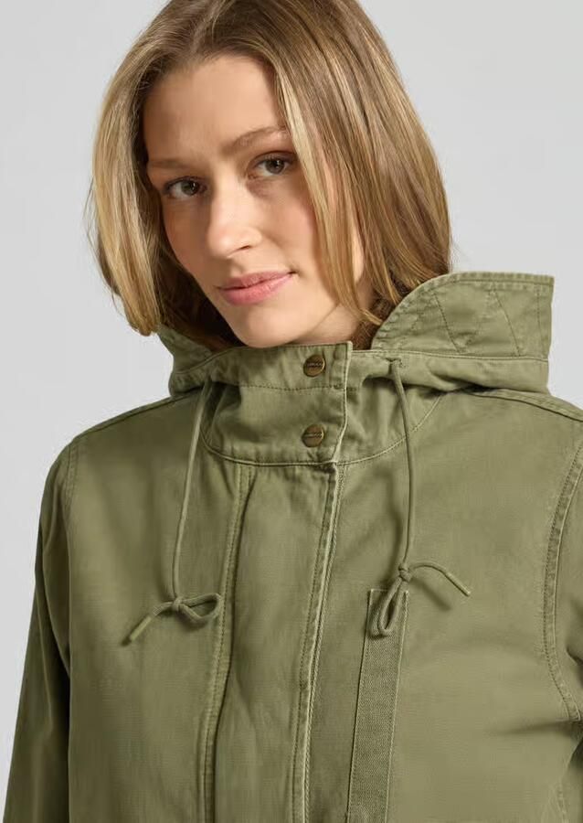 Khujo Parka met capuchon en klepzakken model 'FREYA'