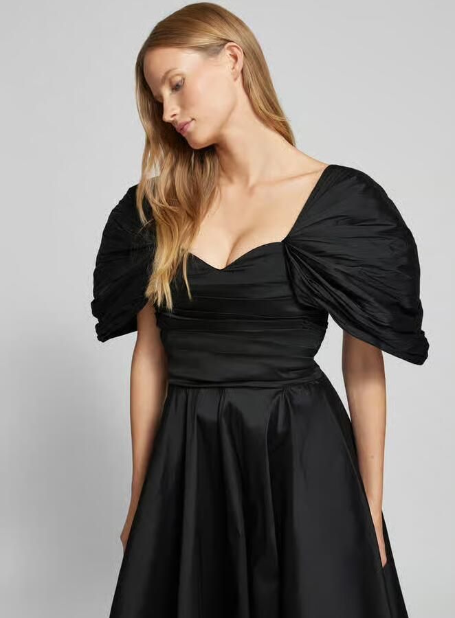 Lace & Beads Avondjurk in off shoulder-design