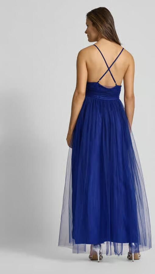 Lace & Beads Avondjurk met diepe V-hals