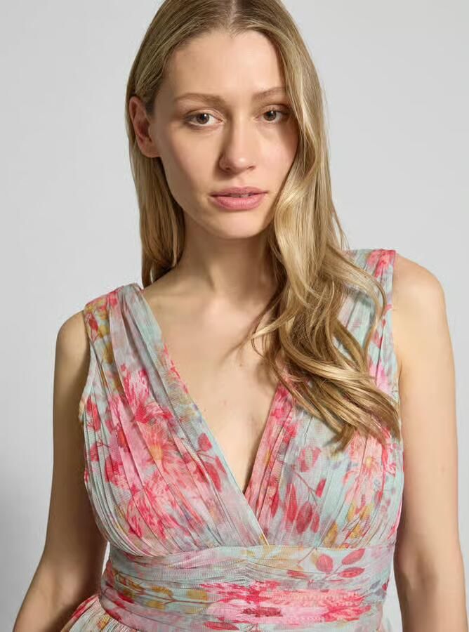 Lace & Beads Avondjurk met volantzoom en V-hals