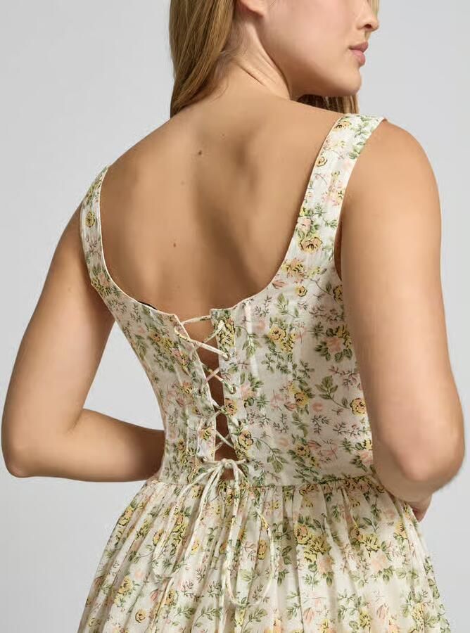 Lace & Beads Cocktailjurk in all-over look met vierkante hals