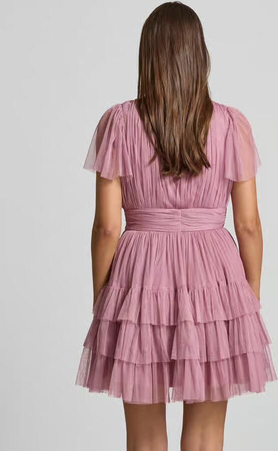Lace & Beads Cocktailjurk met diepe V-hals