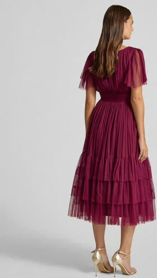 Lace & Beads Cocktailjurk met diepe V-hals