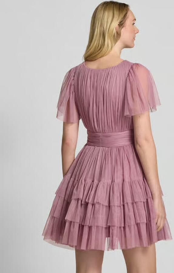 Lace & Beads Cocktailjurk met gelaagde look en V-hals