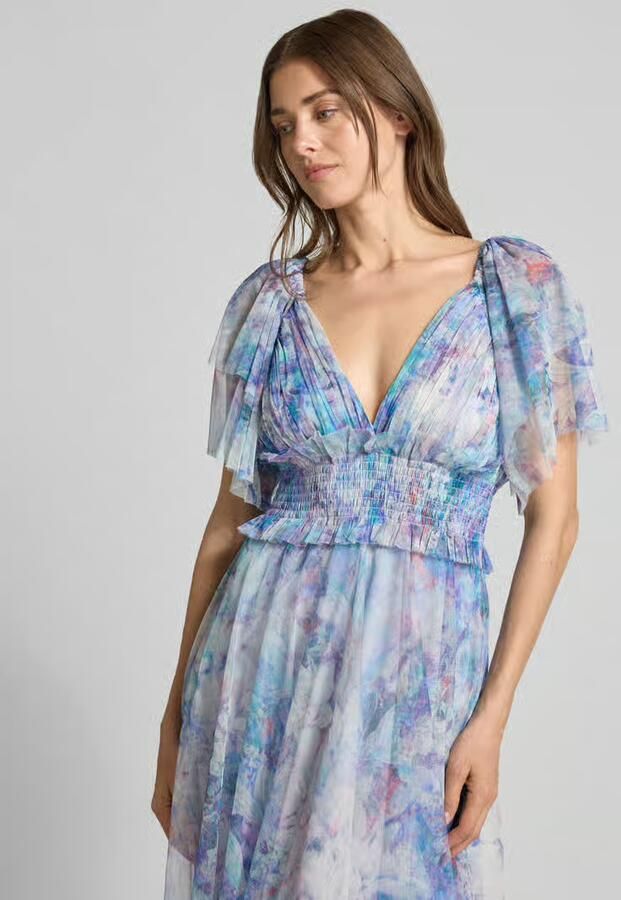 Lace & Beads cocktailjurk met smokdetails en V-hals
