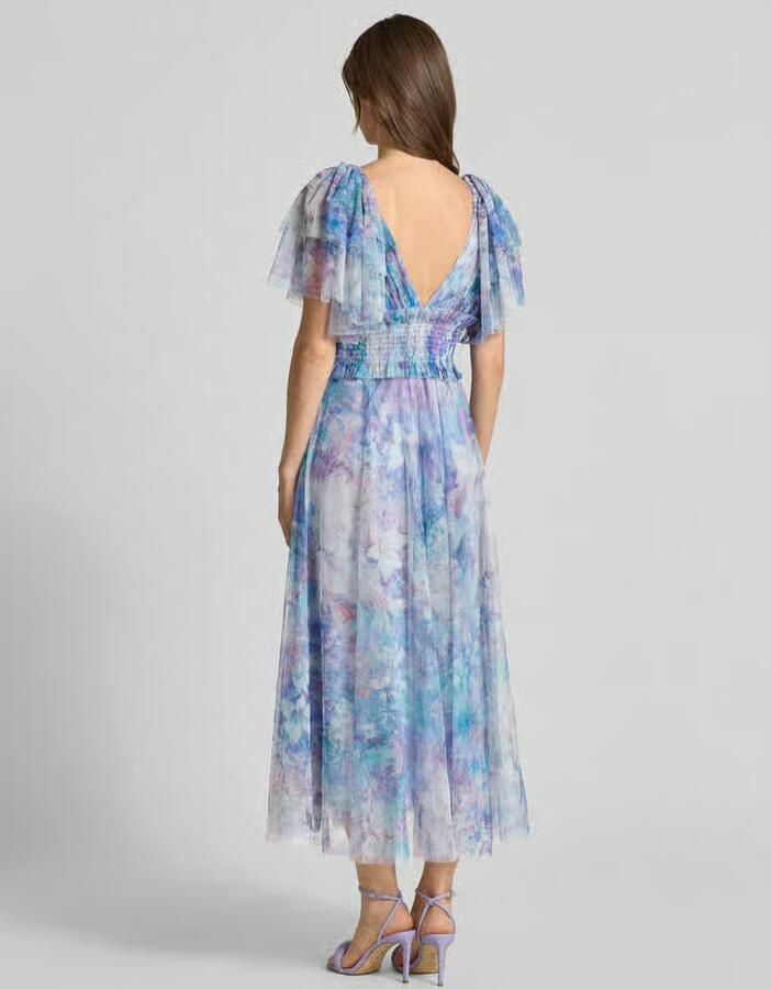 Lace & Beads cocktailjurk met smokdetails en V-hals