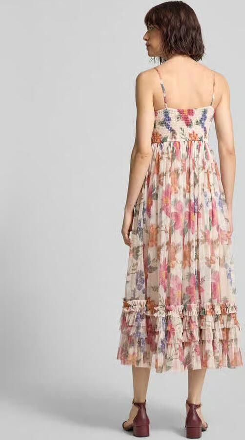 Lace & Beads Cocktailjurk van mesh in laagjeslook