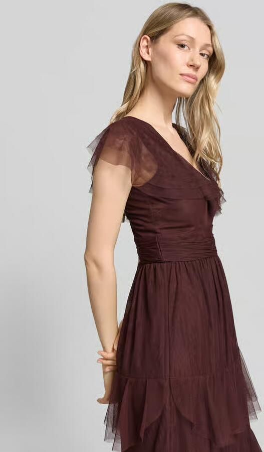 Lace & Beads Maxijurk met V-hals en taillestrik