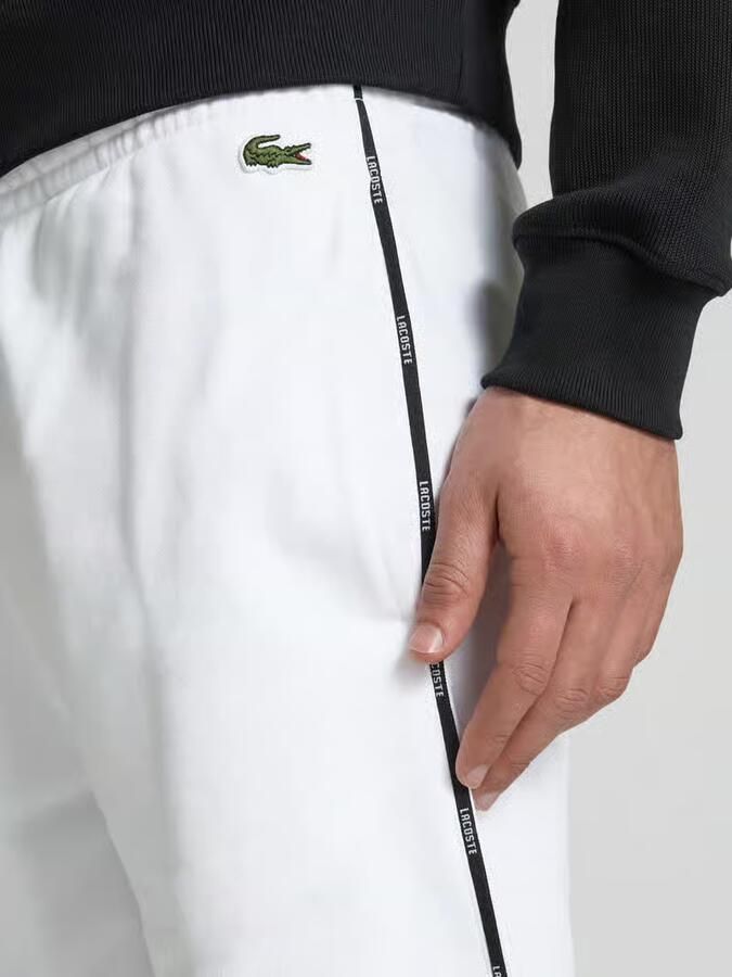Lacoste Regular fit sweatshorts met galonstrepen