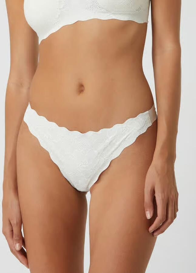 Nuance String met extra platte randen van fijne seamless kant