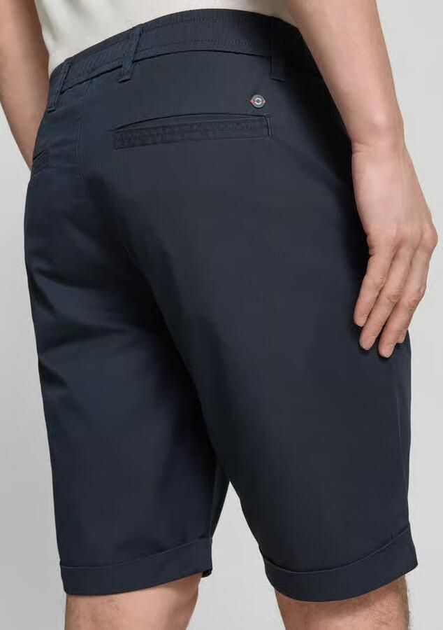 Lerros korte chino met strookzakken aan de achterkant