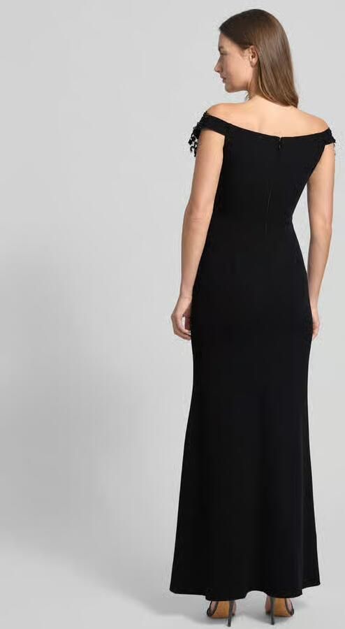 Lipsy Avondjurk in off shoulder-look