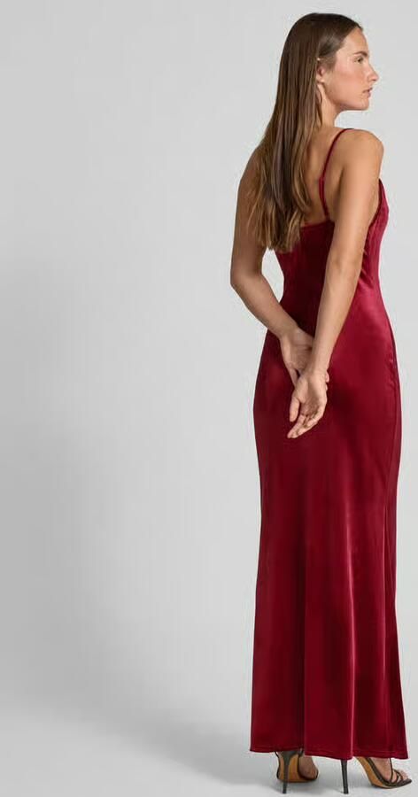 Lipsy Slim fit avondjurk met spaghettibandjes
