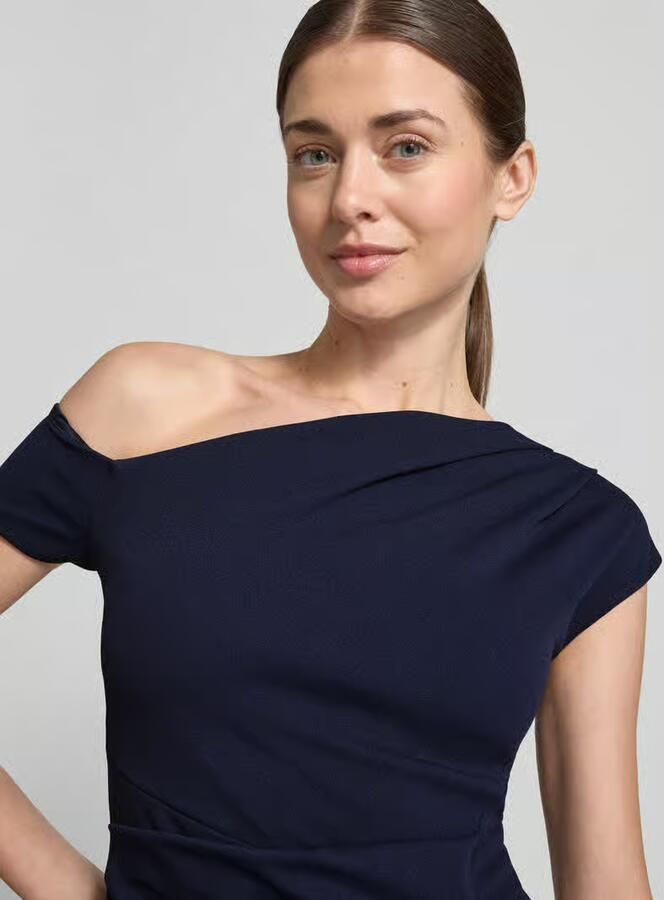 Lipsy Slim fit jurk in asymmetrisch design