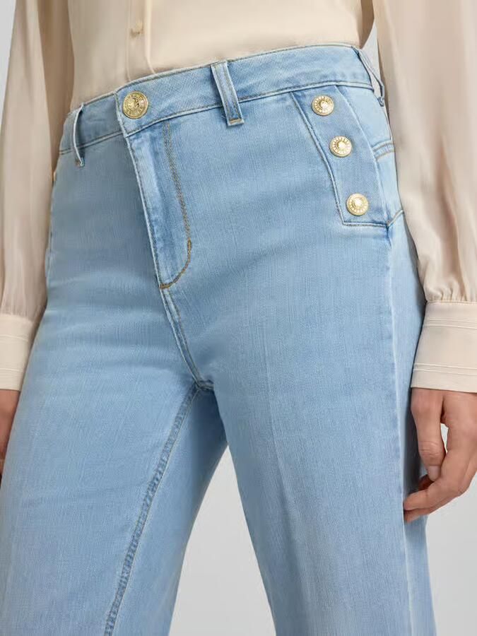 Liu Jo White Flared jeans met steekzakken en knopen