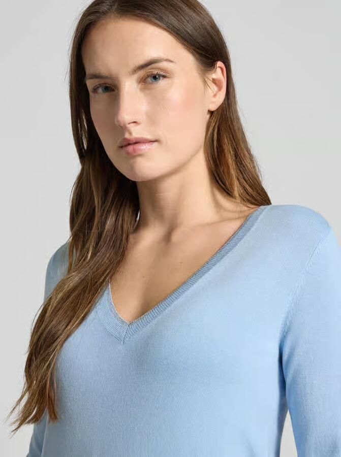 Liu Jo White Slim fit shirt met lange mouwen van viscosemix met V-hals