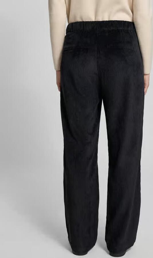 MAC Flared corduroy broek met paspelzakken aan de achterkant model 'CHIARA'
