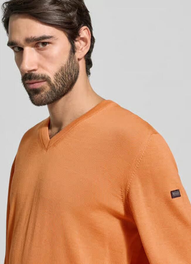 Maerz muenchen Gebreide pullover van scheerwol met V-hals