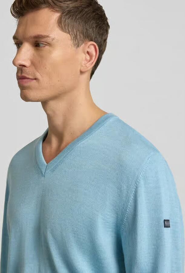 Maerz muenchen Gebreide pullover van scheerwol met V-hals