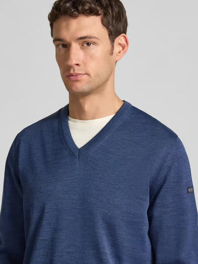 Maerz muenchen Gebreide pullover van scheerwol met V-hals