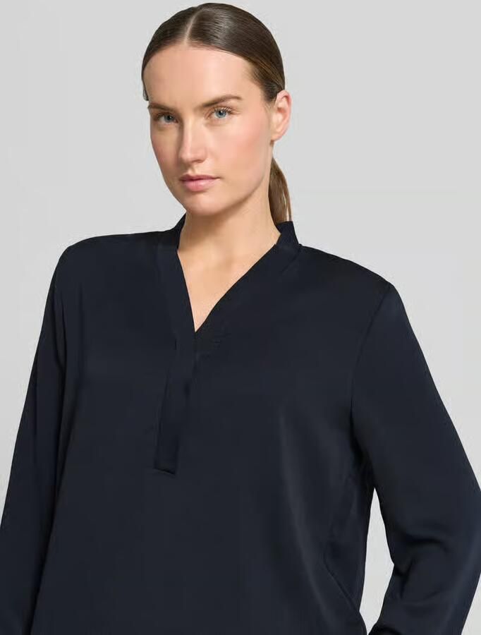 Marc Cain Wijde blouse in middernachtsblauw met gerimpelde halslijn Blauw Dames